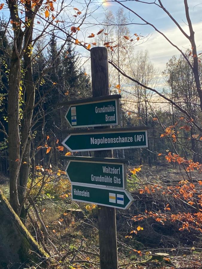 Am Fusse Zur Napoleonschanze Hohnstein Buitenkant foto